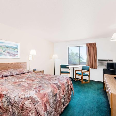 Super 8 By Wyndham Belle Fourche Sd Otel Dış mekan fotoğraf