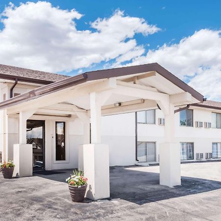 Super 8 By Wyndham Belle Fourche Sd Otel Dış mekan fotoğraf