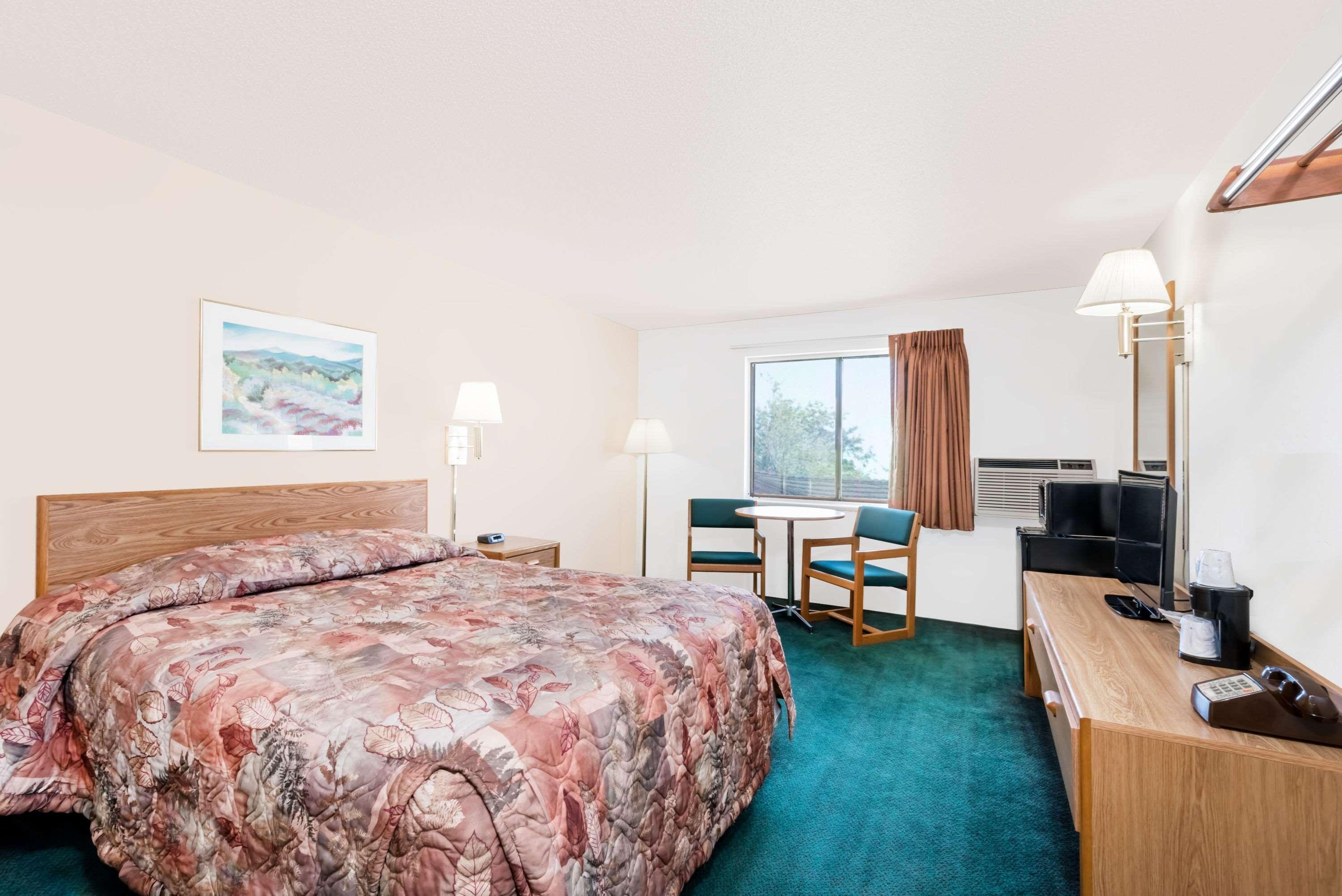 Super 8 By Wyndham Belle Fourche Sd Otel Dış mekan fotoğraf