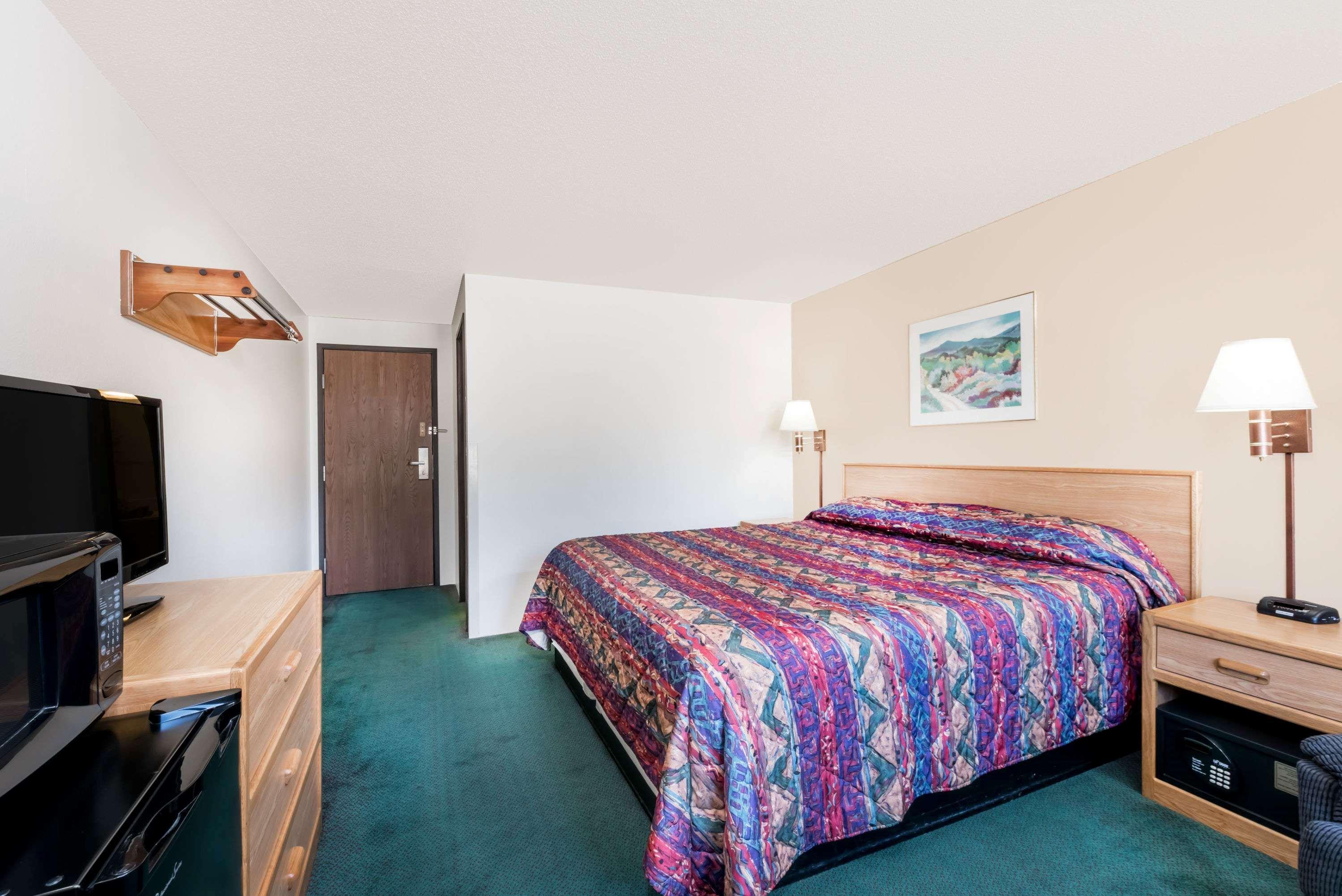Super 8 By Wyndham Belle Fourche Sd Otel Dış mekan fotoğraf